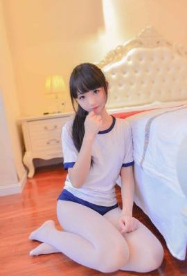 漂亮美女在电梯肚子疼放屁_1080P高清免费观看